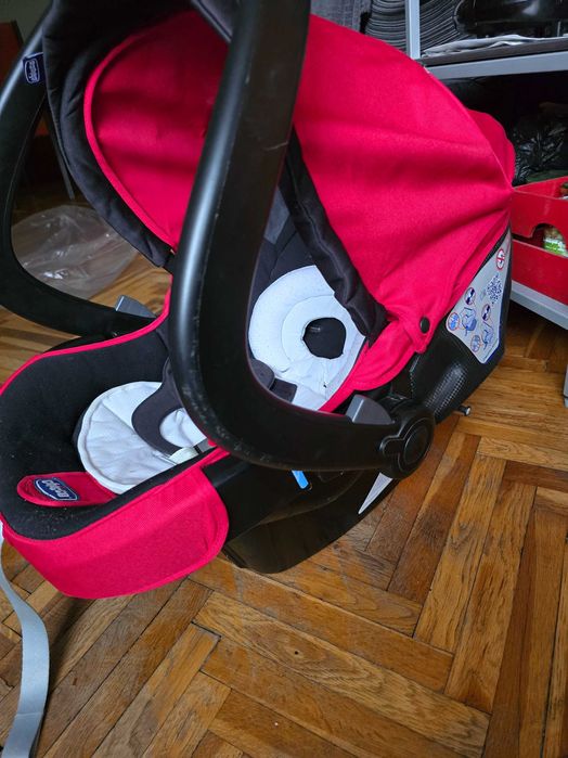 Chicco столче/ кош за кола