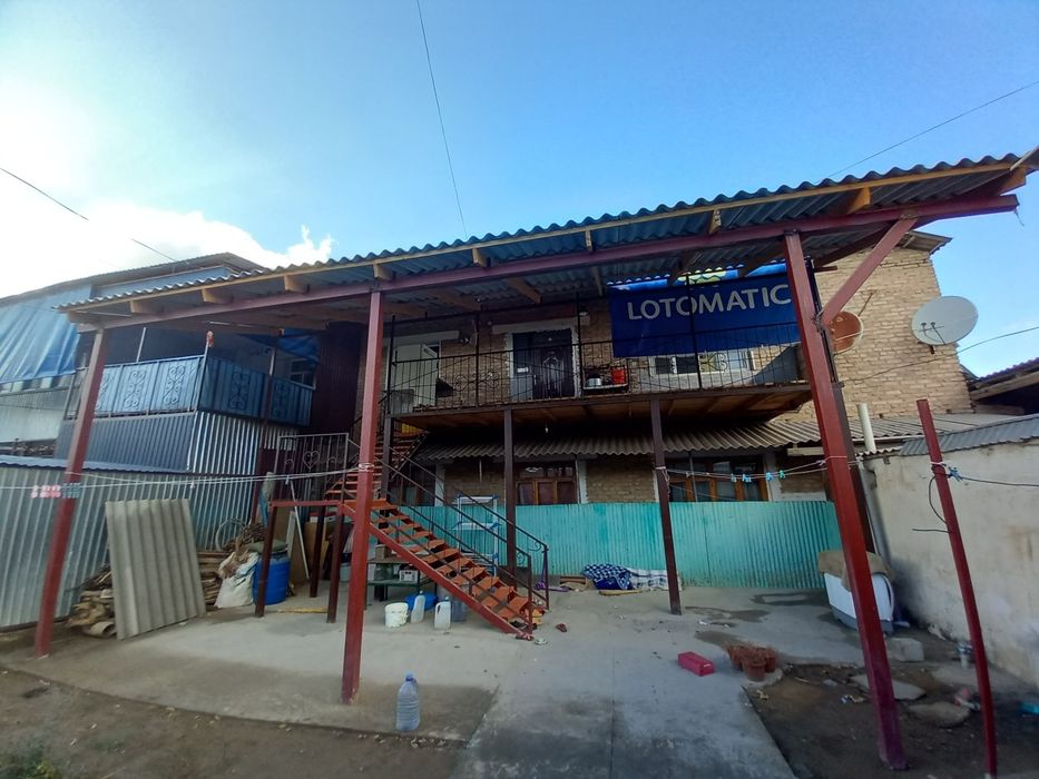 Үй сатылды үш бөлмелі