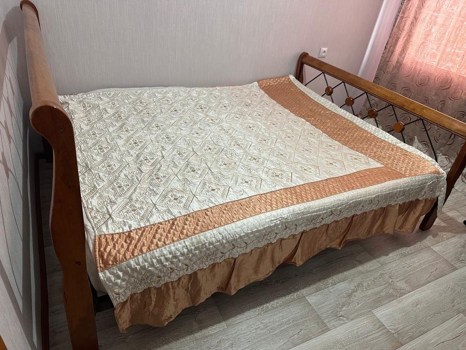 Спальная кровать