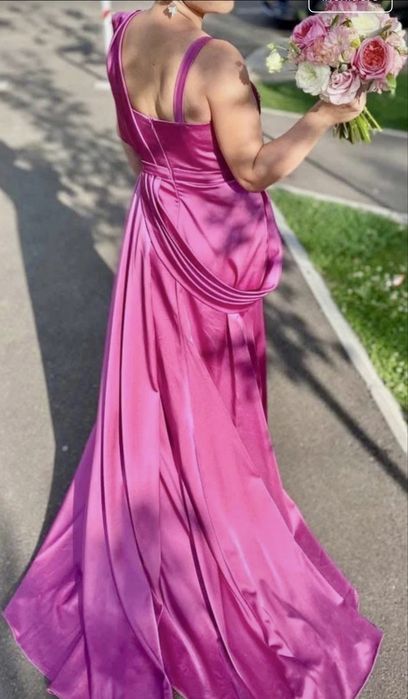 Rochie nasa eleganta cu trena, marimea 40/42