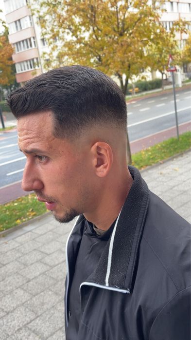 Cauti frizer si nu gasesti contacteaza-ma