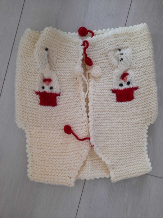 Бебешки ръчно плетени роклички и елеци за 10лв бр.