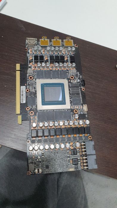 Asamblez calculatoare / Instalez sisteme de supraveghere