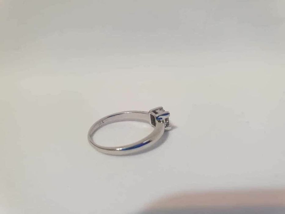 inel din aur alb de 14k,cu 4 diamante de 0,15k ,nou