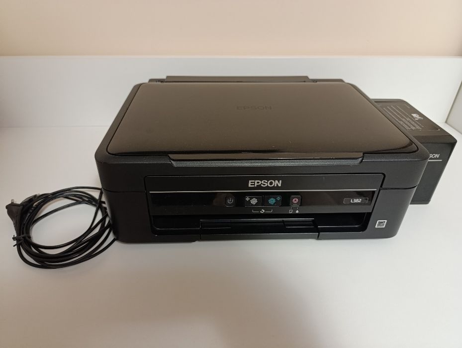 Vând imprimantă EPSON   L382
