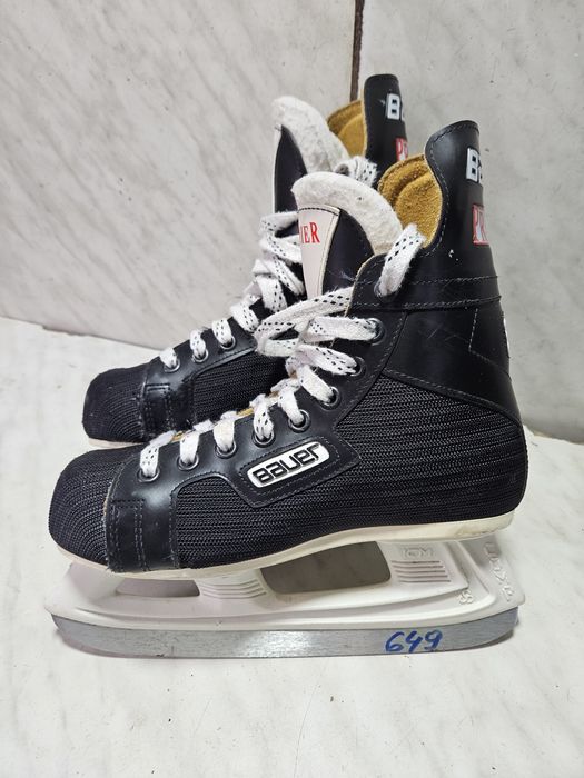 Patine 649 hochei hockey  Bauer marime 36  ( 23  cm)