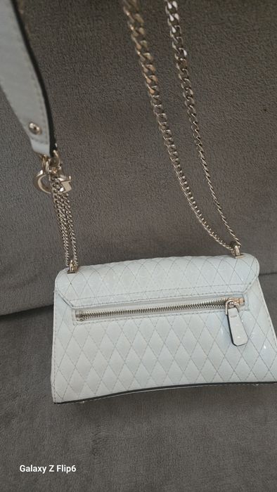 Бяла чанта Guess