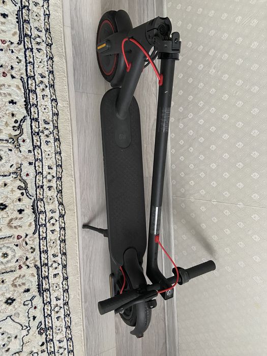 Продам самокат xiaomi pro