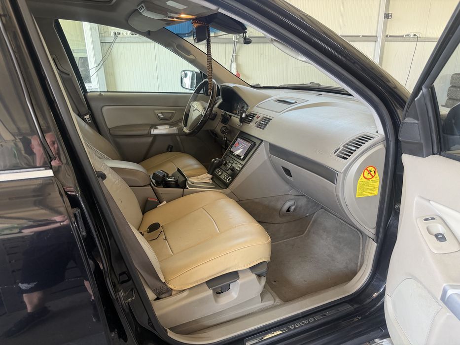 Volvo  XC90  2004