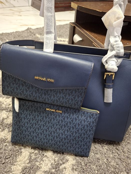 Vând  geanta Michael Chors