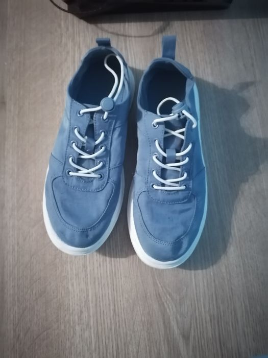 Papuci eleganți și confortabili