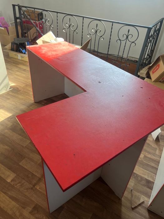 Продам Витрины , стол