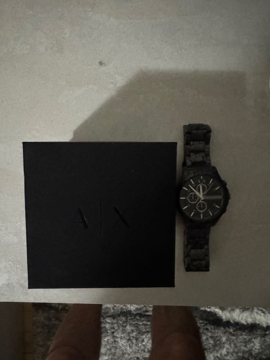 Продавам часовник Armani Exchange