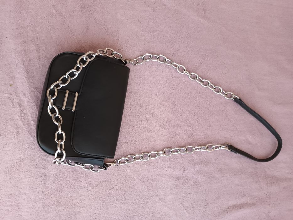 Черна чанта Bershka, Спиди/лично предаване