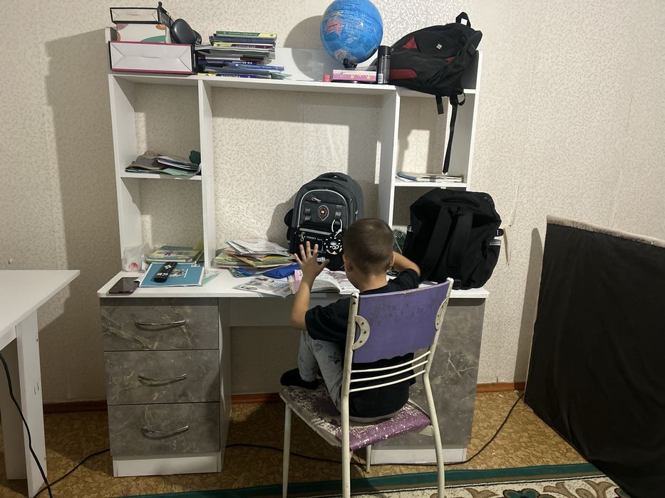 Шкаф, компьютерный столик, стол