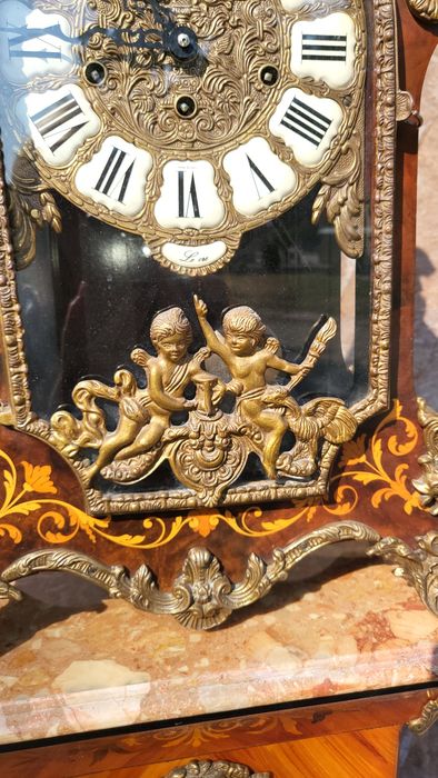 Часовник с постамент 025