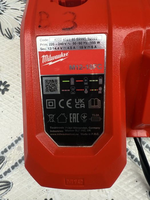 Зарядно устройство за Li-Ion батерии Milwaukee M12-18