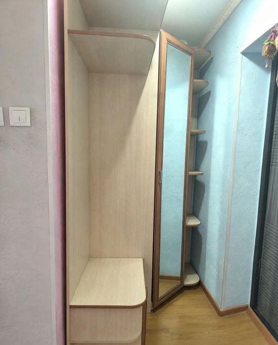 Продам угловой шкаф