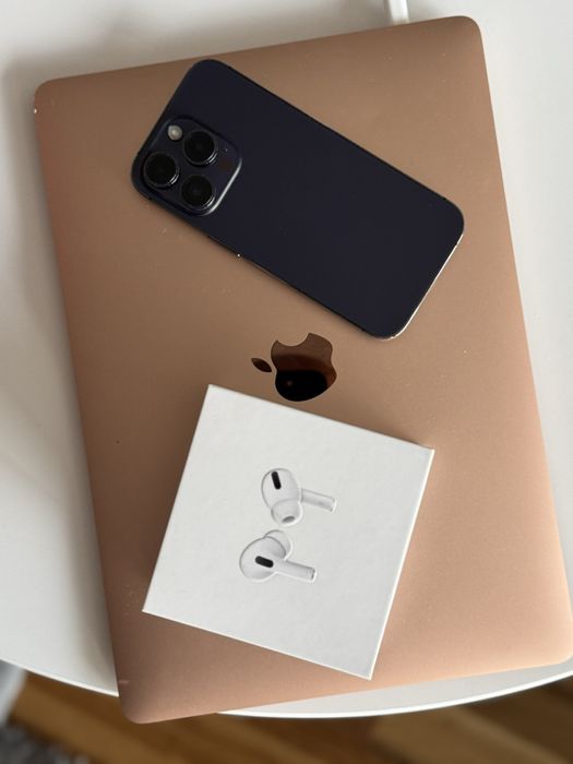 Iphone 14 pro 100 % живот на батерията. Подарък слушалки