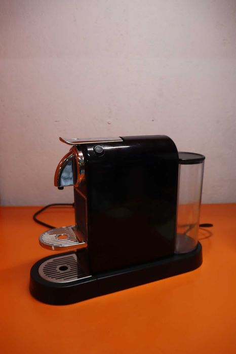 Кафемашина с капсули NESPRESSO Citiz Черна