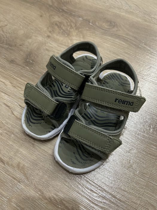 Детские сандалии в садик