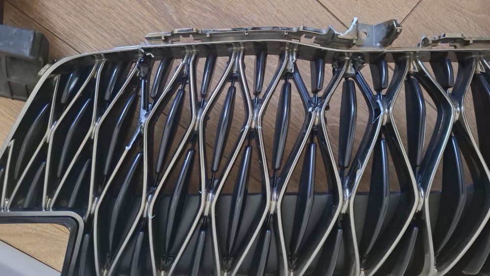 Решетка радиатора Киа Карнивал 4