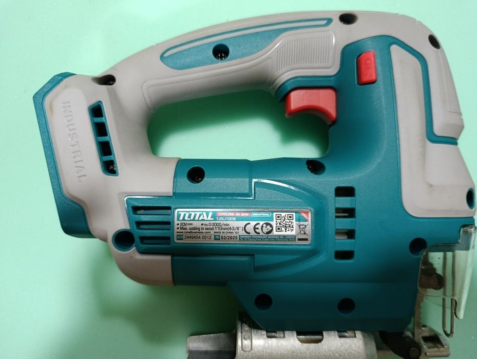 Лобзик аккумуляторный ТОТАL