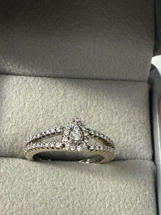 Бриллиантовое кольцо 750 пробы