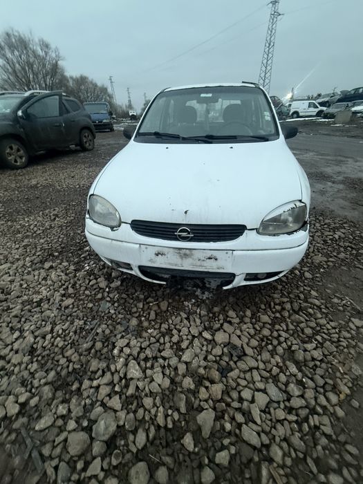 Опел Корса Б 1.7 60кс дизел 2000г на части