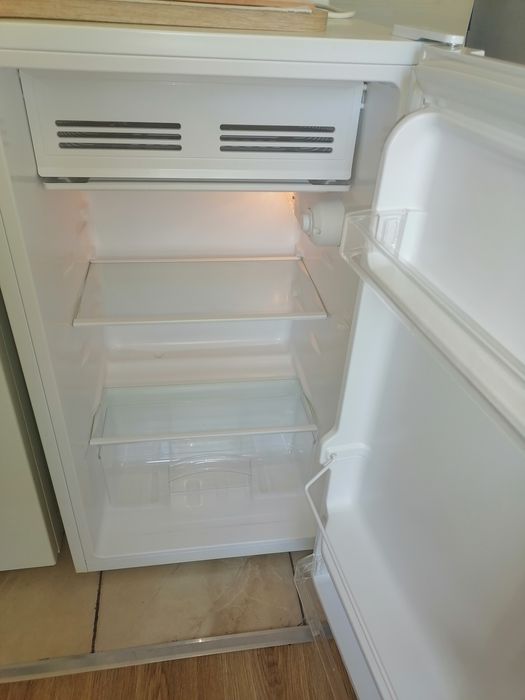 Vând frigider Albatros cu mini congelator stare f bună 350 lei negociabil