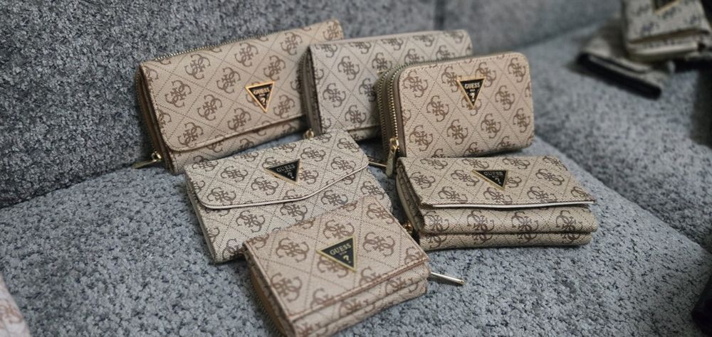 Guess, LV портмонета и клъч, калъф за документи