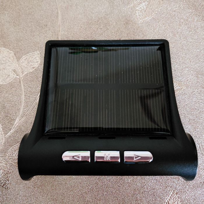 Dispozitiv de monitorizare a presiunii în anvelope