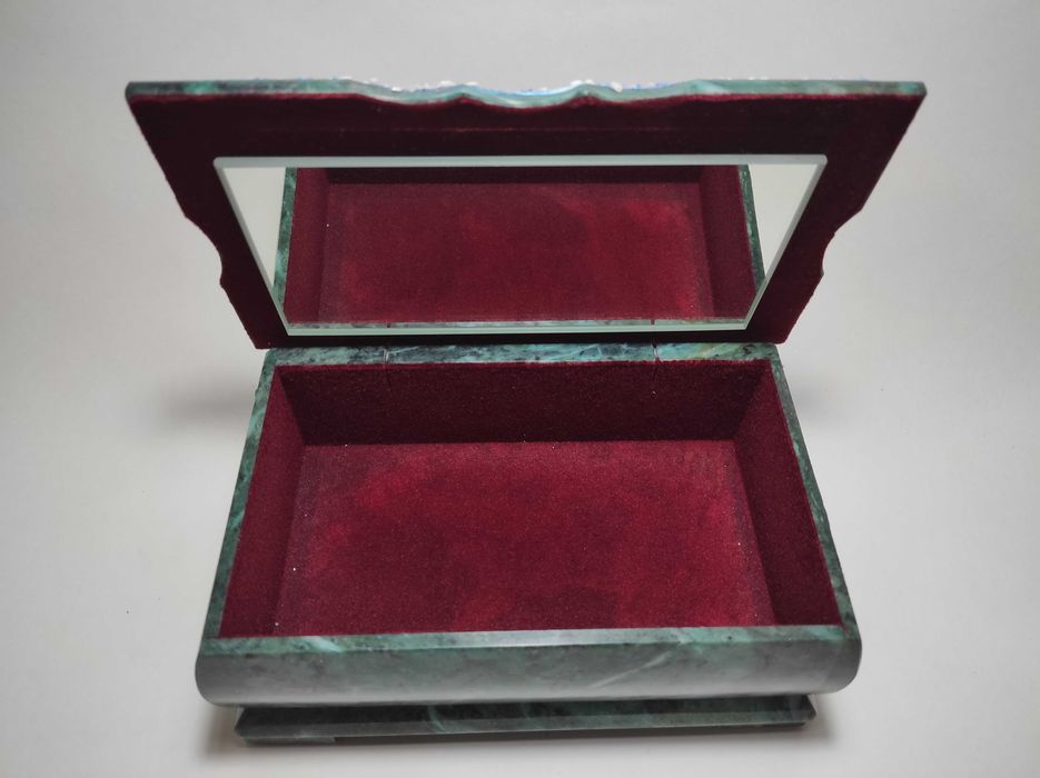 Шкатулка из камня