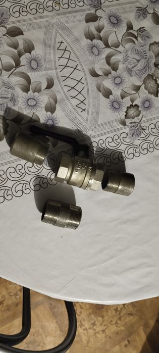 Продам сантехнические краны