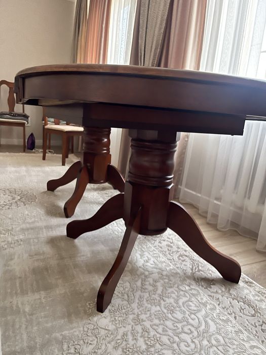 Стол для гостинной