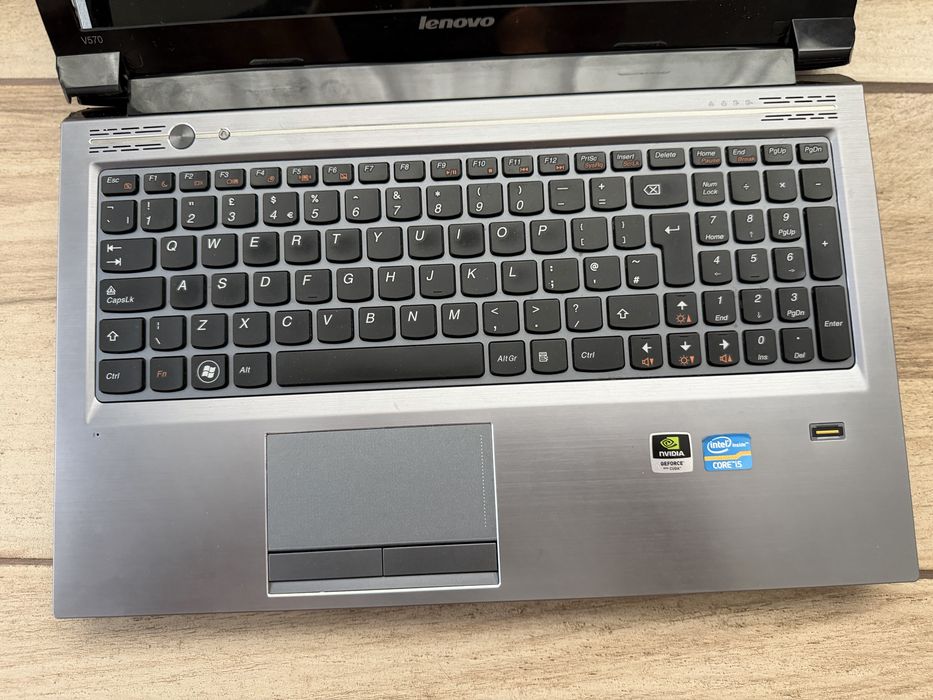 Lenovo V570 15.6” / Intel Core i5 / GT 540M / 2 plăci video