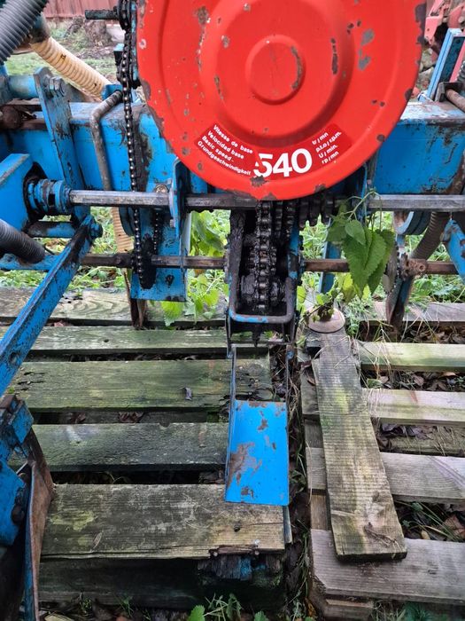 Vând semănătoare marca monosem pnu