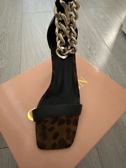 Босоножки на каблуке