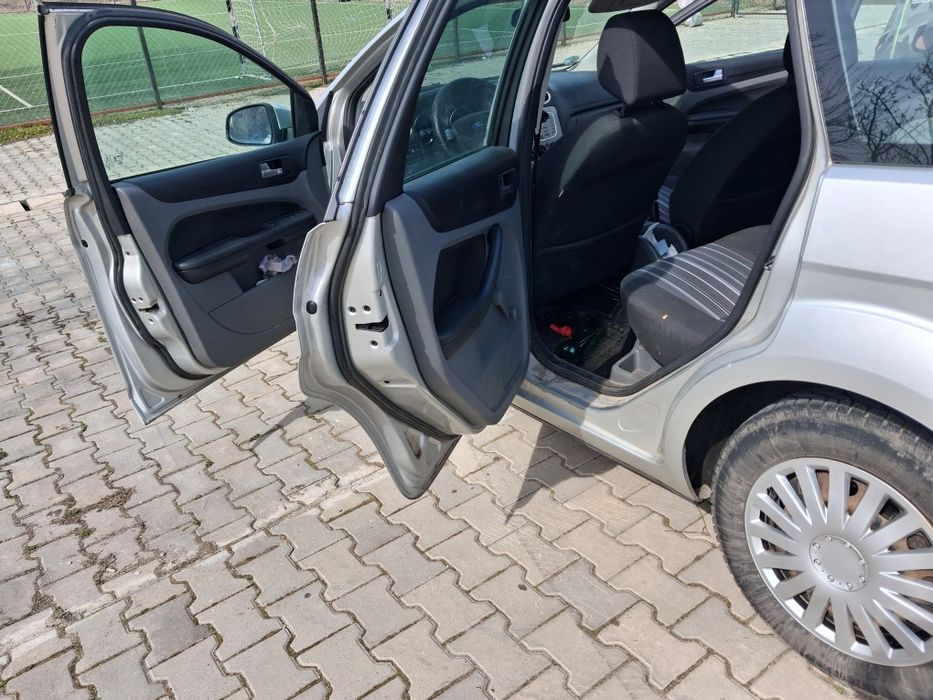 Vând ford focus 1.6 tdci