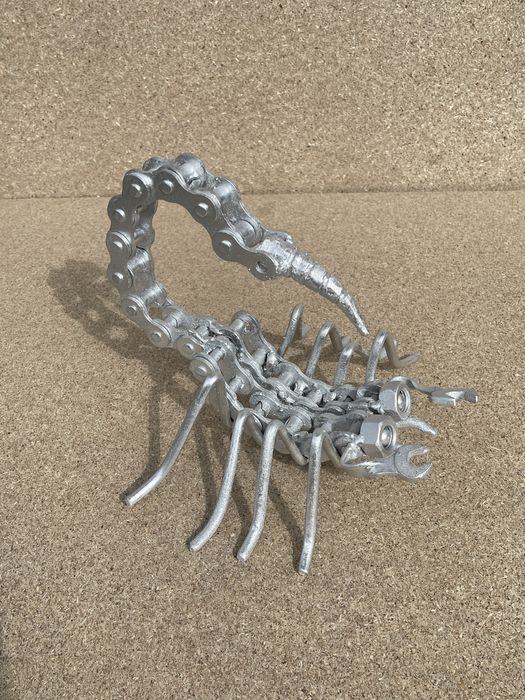 Скорпион из железа