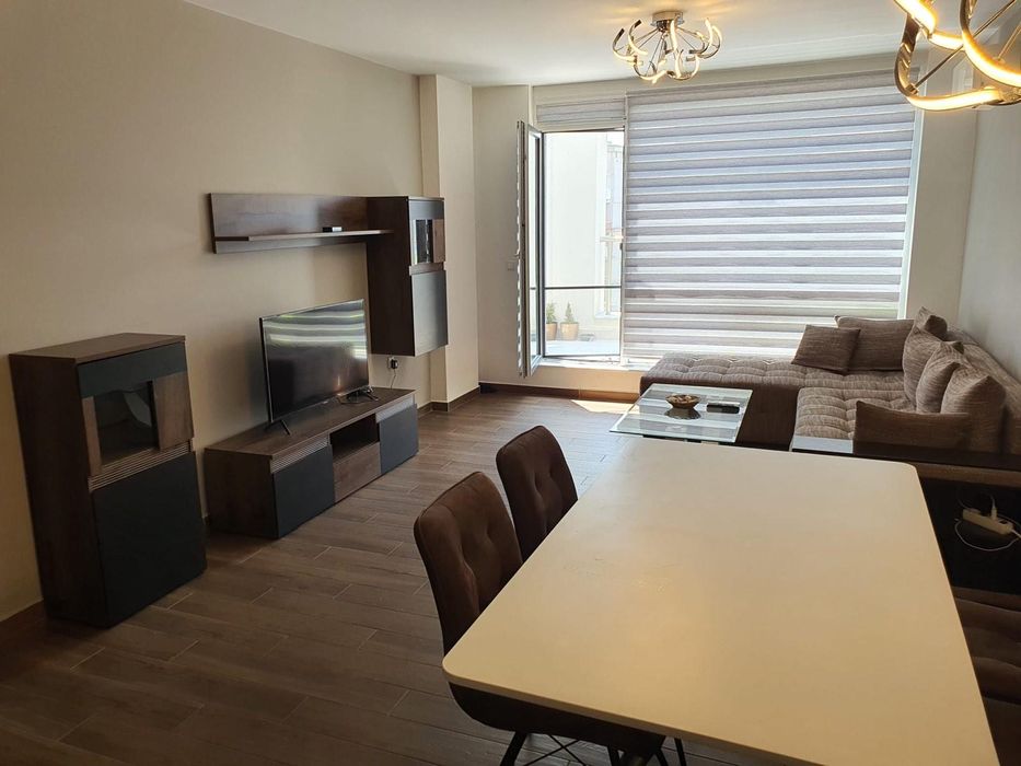 Дава се под наем Двустаен апартамент в Бургас, Славейков - 70 кв.м за 714 € - Снимка #3