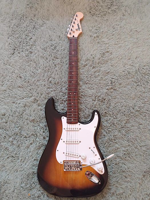 Fender Squier  Stratocaster chitara Yamaha Casio Korg Boss Roland