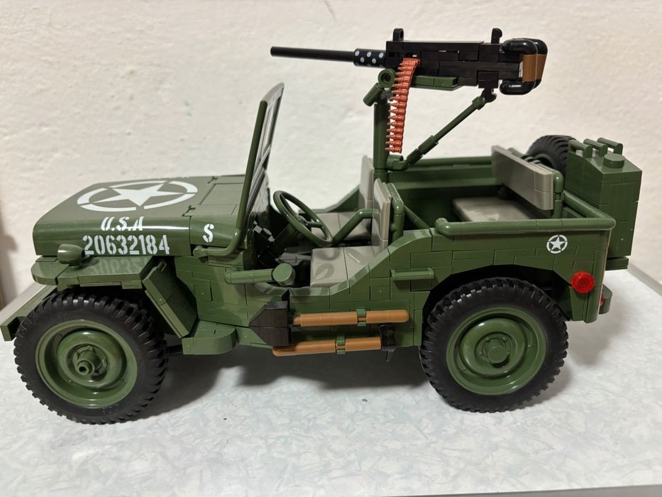 Jeep Lego cu mitraliera
