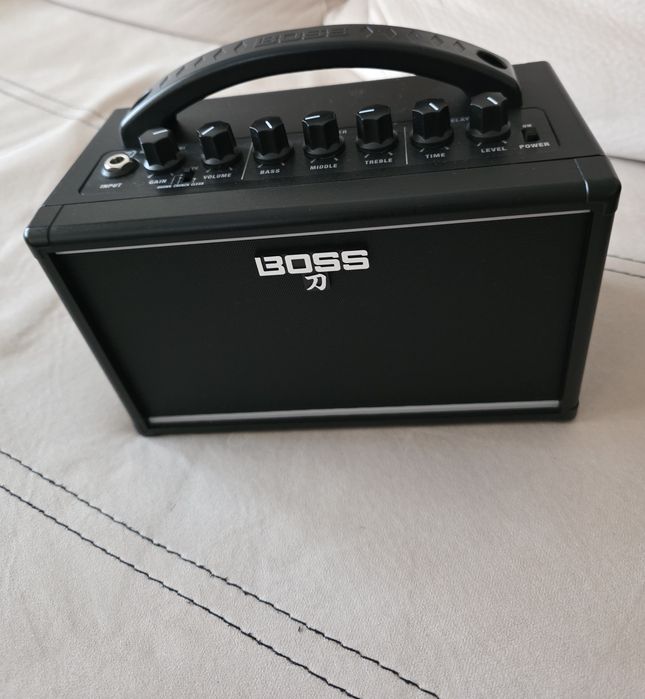 Продавам кубе BOSS KATANA - MINI