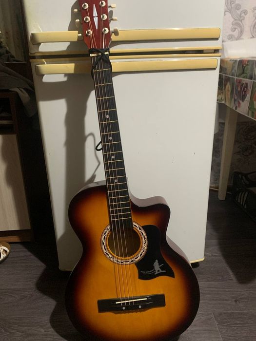 Продам гитару 20000тг