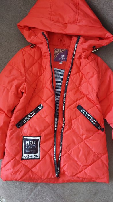 Продам детскую куртку