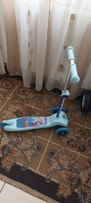 Trotinetă cu 3 roți Frozen+trotinetă roz