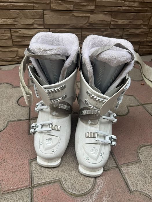 Продам комплект лыж