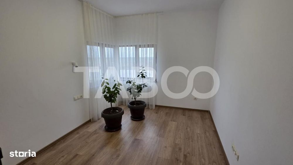 Apartament spatios 3 camere si balcon bloc nou zona rezidentiala Sebes — fotografia 3