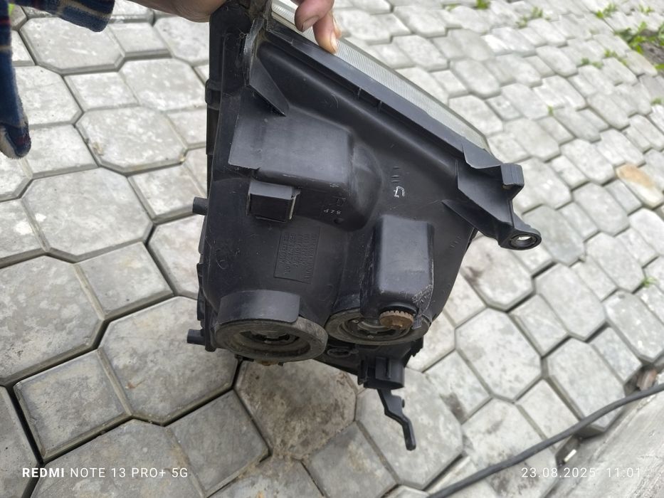 Продам фару Лаэнд Крузер 100правая